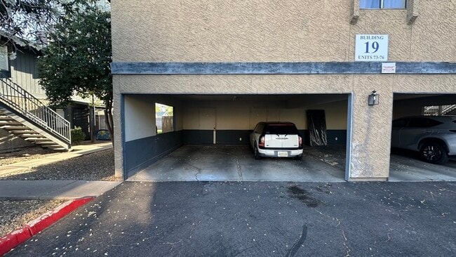 Building Photo - Central Chandler 2br Condo