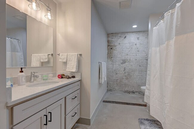 Building Photo - 1011 W Juneau Ave