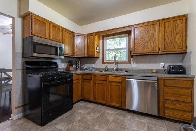 Building Photo - Click the “Apply Now” button or email wapmrentals@gmail.com for a prompt response.