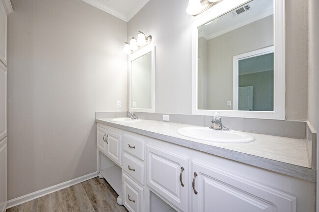 Building Photo - 1618 Killarney Ct