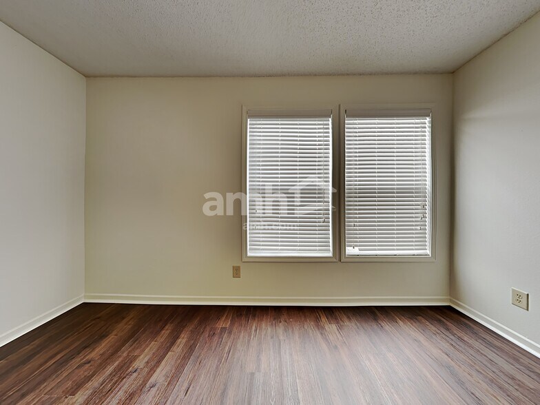 Building Photo - 2192 Olympia Dr