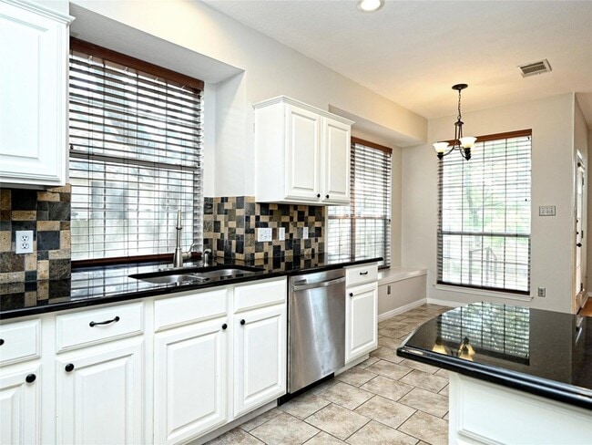 Building Photo - 11017 Rio Vista Dr