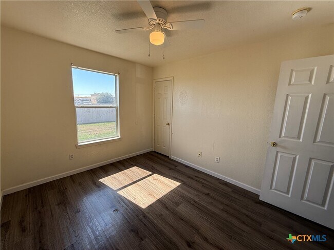 Building Photo - 5708 Greengate Dr