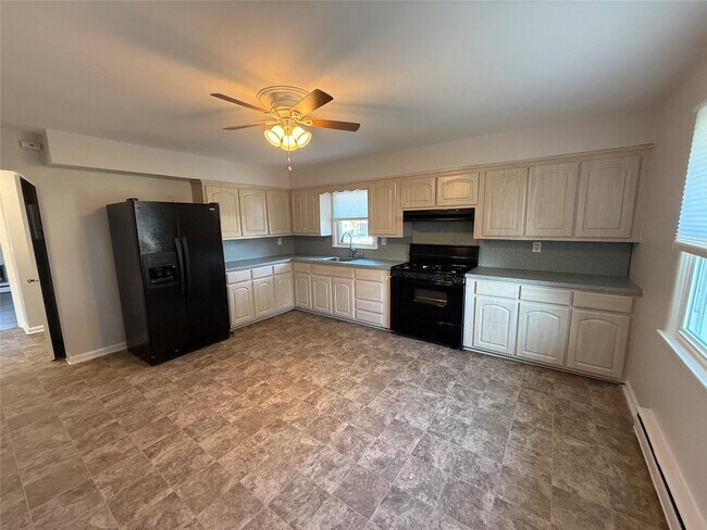 Building Photo - 215 Campagnoli Ave