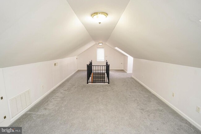 Building Photo - 401 Newton Terrace