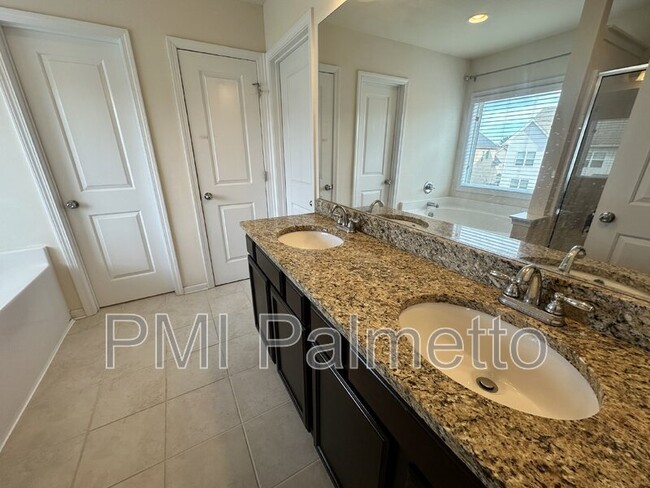 Building Photo - 933 Centennial Dr