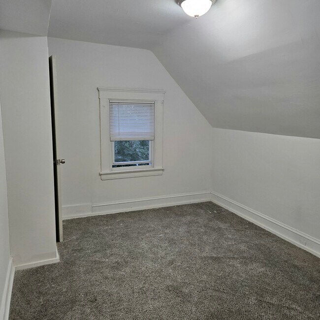 Building Photo - 1443 W 85th St