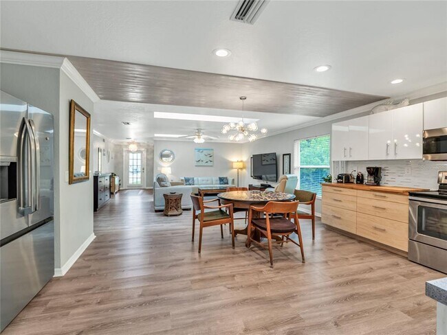 Building Photo - 15509 Alsace Cir