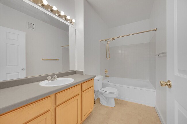 Building Photo - $1,825.00 - 2 Beds, 2 Baths, Condo in Thor...
