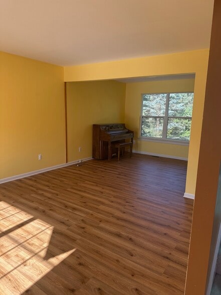 Building Photo - 3195 Otter Creek Ct