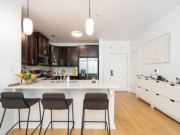 Building Photo - 443 2nd St