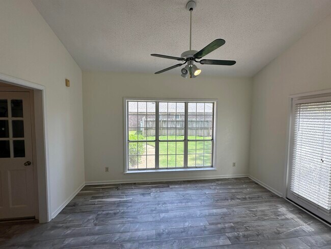 Building Photo - 3510 Sara Woods Dr