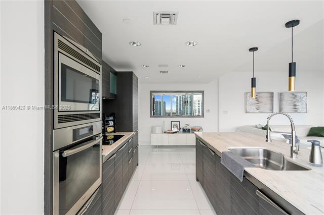 Building Photo - 200 Biscayne Boulevard Way