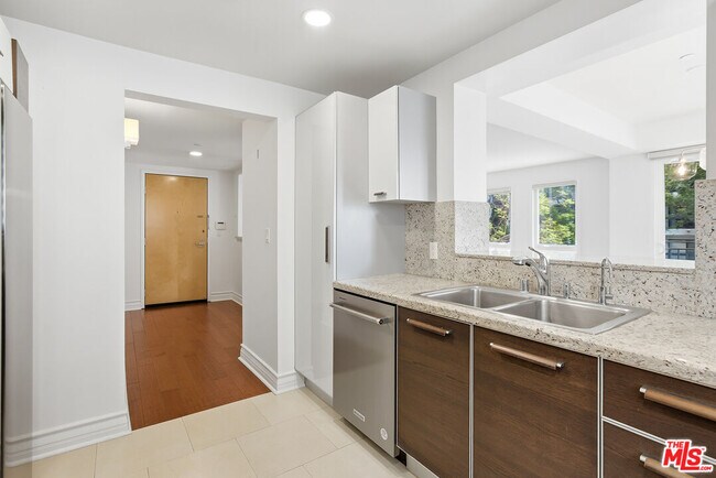 Building Photo - 325 S Arnaz Dr