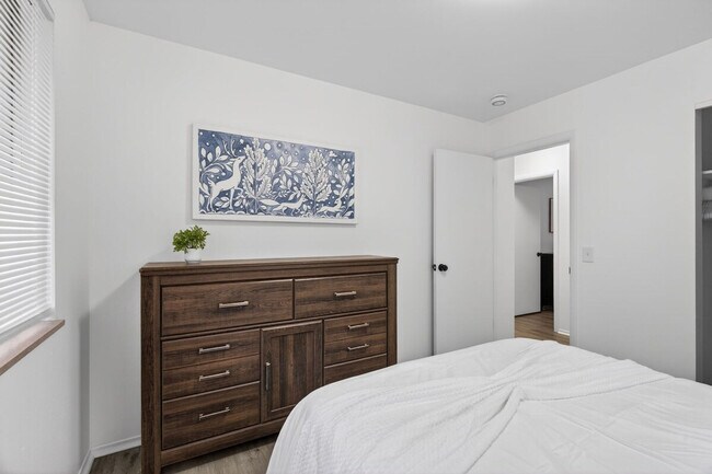 Building Photo - 1545 Reale Ave