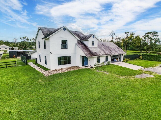 Building Photo - 1350 C Rd