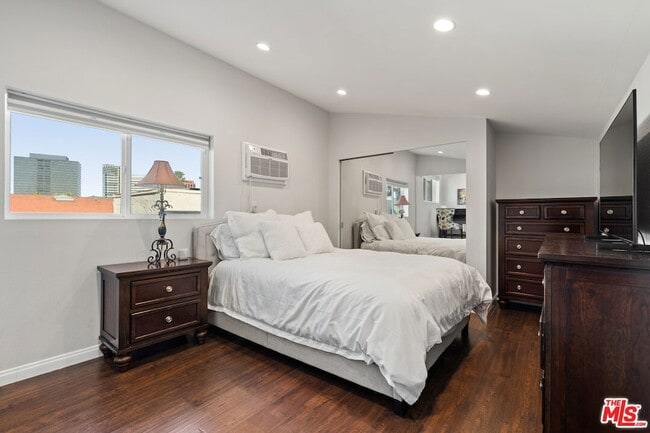 Building Photo - 1440 Veteran Ave