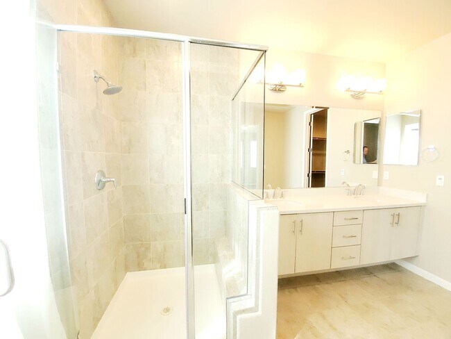 Building Photo - 618 Montage Cir