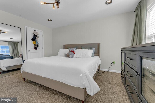 Building Photo - 8805 Mimosa Ave