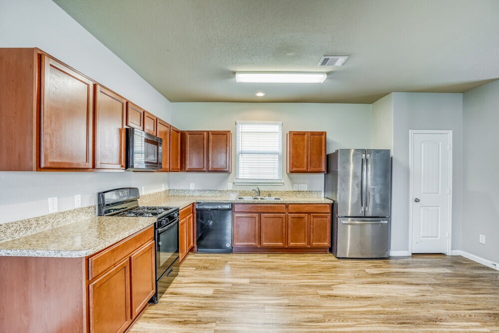 Building Photo - 18606 Cooper Ravine Way