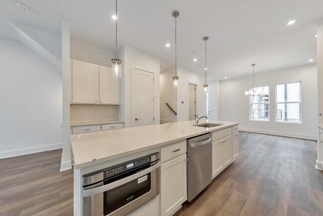 Building Photo - 515 Motivation Cir NW