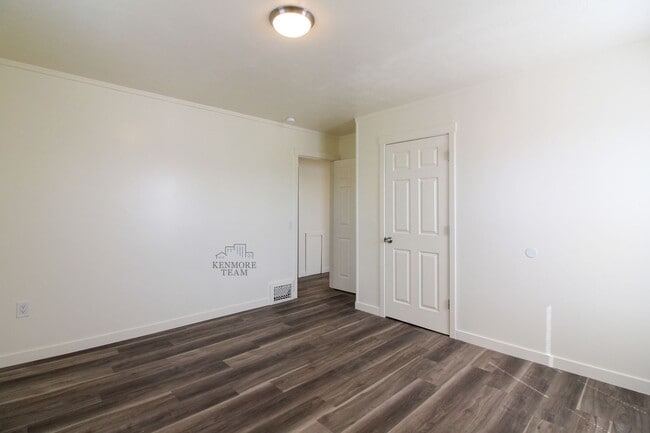 Building Photo - 3 Bedroom, 2 Bath Duplex in Central Richland