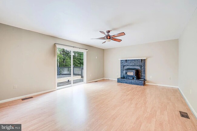 Building Photo - 7 Apple Blossom Ct