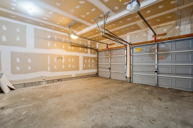 Building Photo - 3701 Bay Crescent
