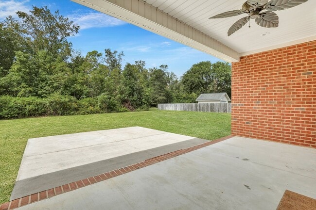 Building Photo - 1821 Old Carriage Trail