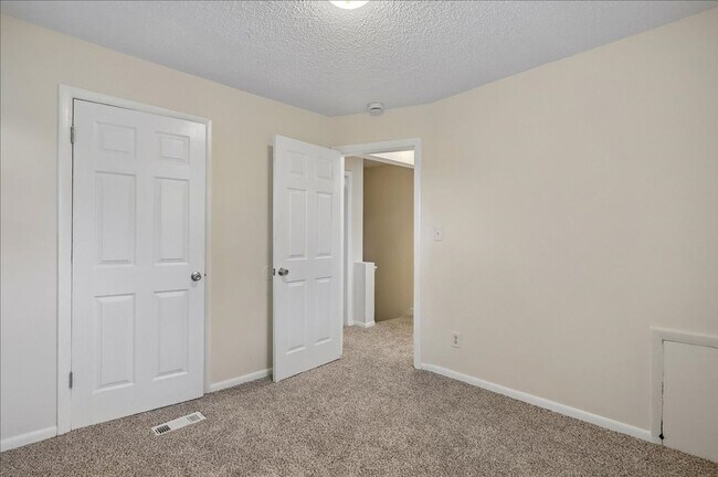 Building Photo - Lovely 3-Bedroom 1 bath End Unit townhome in Deanwood