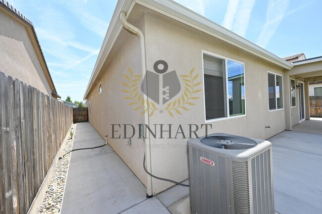 Building Photo - 502 Traverse Dr S