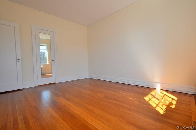 Building Photo - 155 Garth Rd