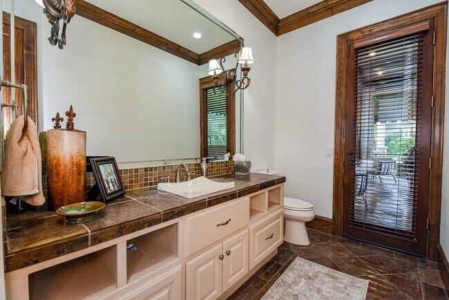 Building Photo - 10 Player Pond Pl