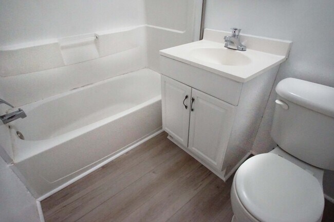 Building Photo - 11402 Cherry Hill Rd