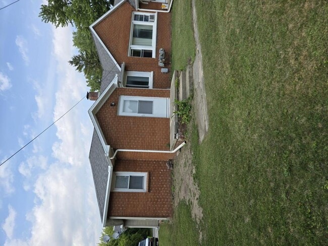 Primary Photo - 1364 W Midland Rd