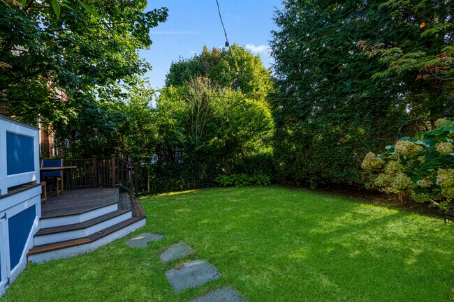 Building Photo - 5 Gerlach Pl