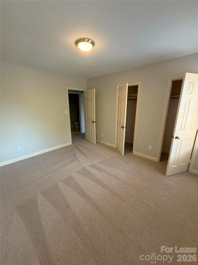 Building Photo - 6648 Bunker Hill Cir