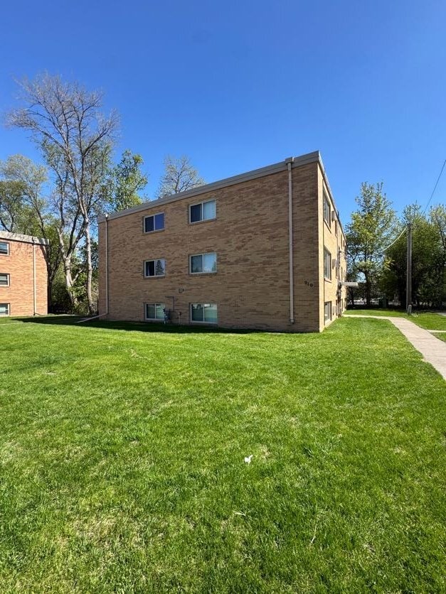 Building Photo - 910 8th St S