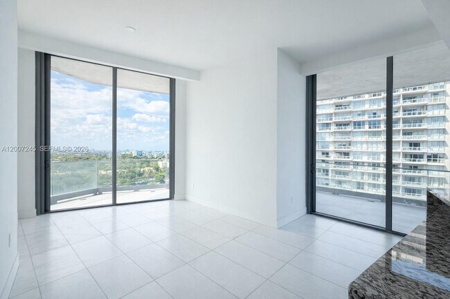 Building Photo - 175 SE 25th Rd