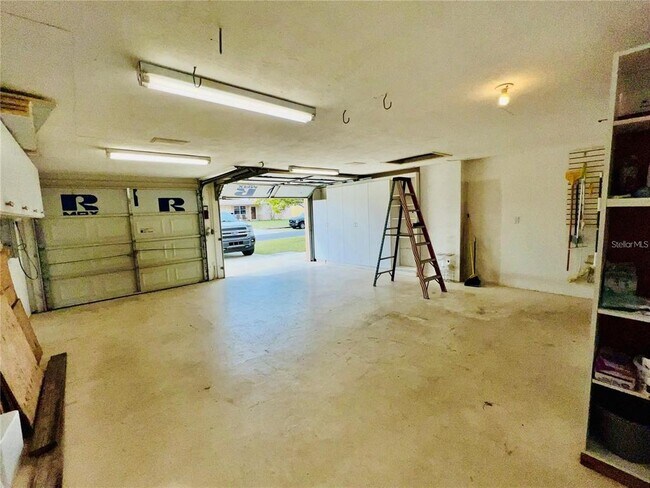 Building Photo - 68 Lake Shore Dr