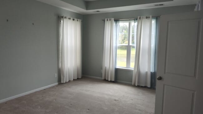 Building Photo - Spacious Home in a Gated Community!!!