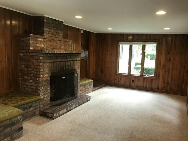 Building Photo - 59 Pinecrest Rd