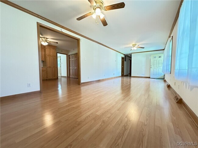 Building Photo - 16421 Chinook Dr