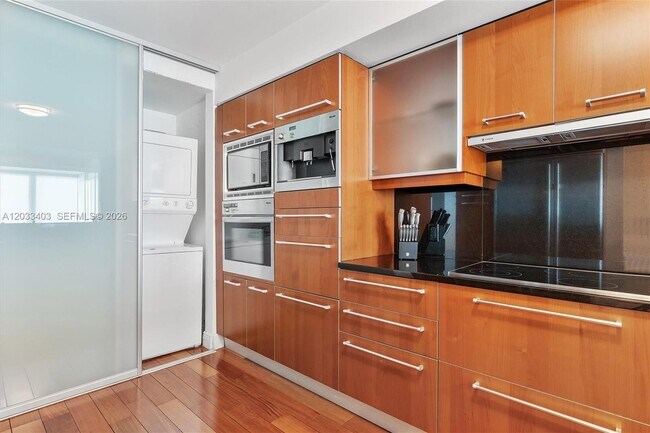 Building Photo - 1331 Brickell Bay Dr