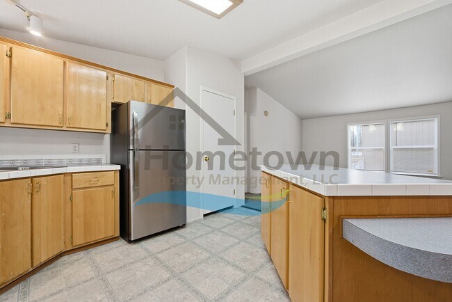 Building Photo - 2 Bedroom 2 Bathroom Home with Attached 2-Car Garage Available in Athol!