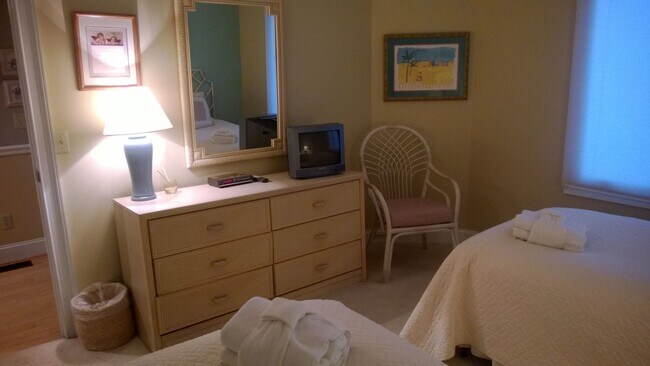 Building Photo - Colonnade Shipyard