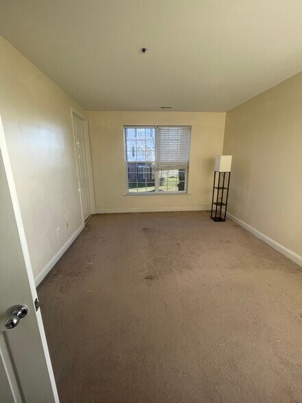 Building Photo - 185 Horseshoe Ct