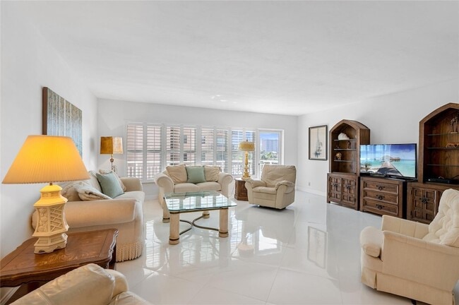 Building Photo - 3850 Galt Ocean Dr