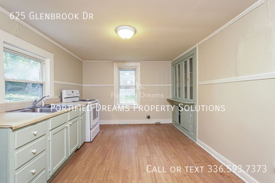 Building Photo - 625 Glenbrook Dr