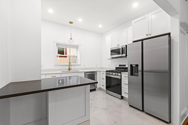 Building Photo - 322 78th St